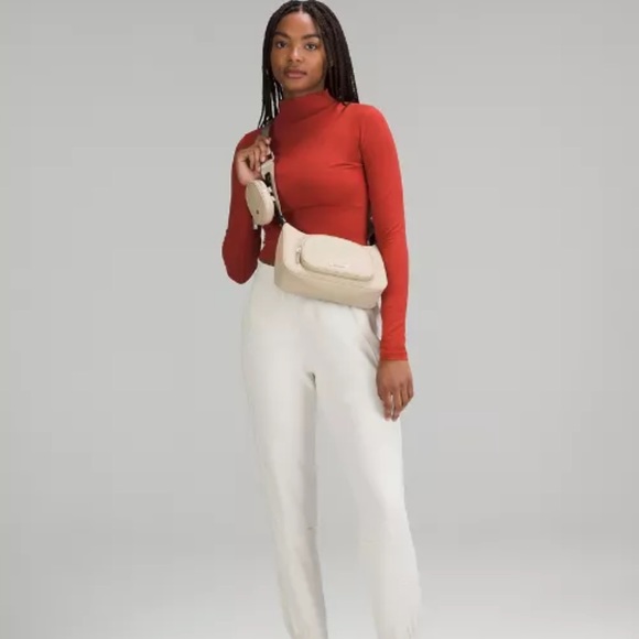 ❤️ Lululemon Crossbody with Nano Pouch 2L Trench NWT - Picture 16 of 16